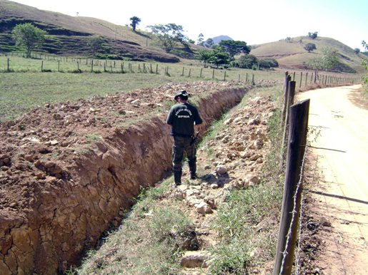 PMES Polícia Ambiental constata atividade irregular em São José do