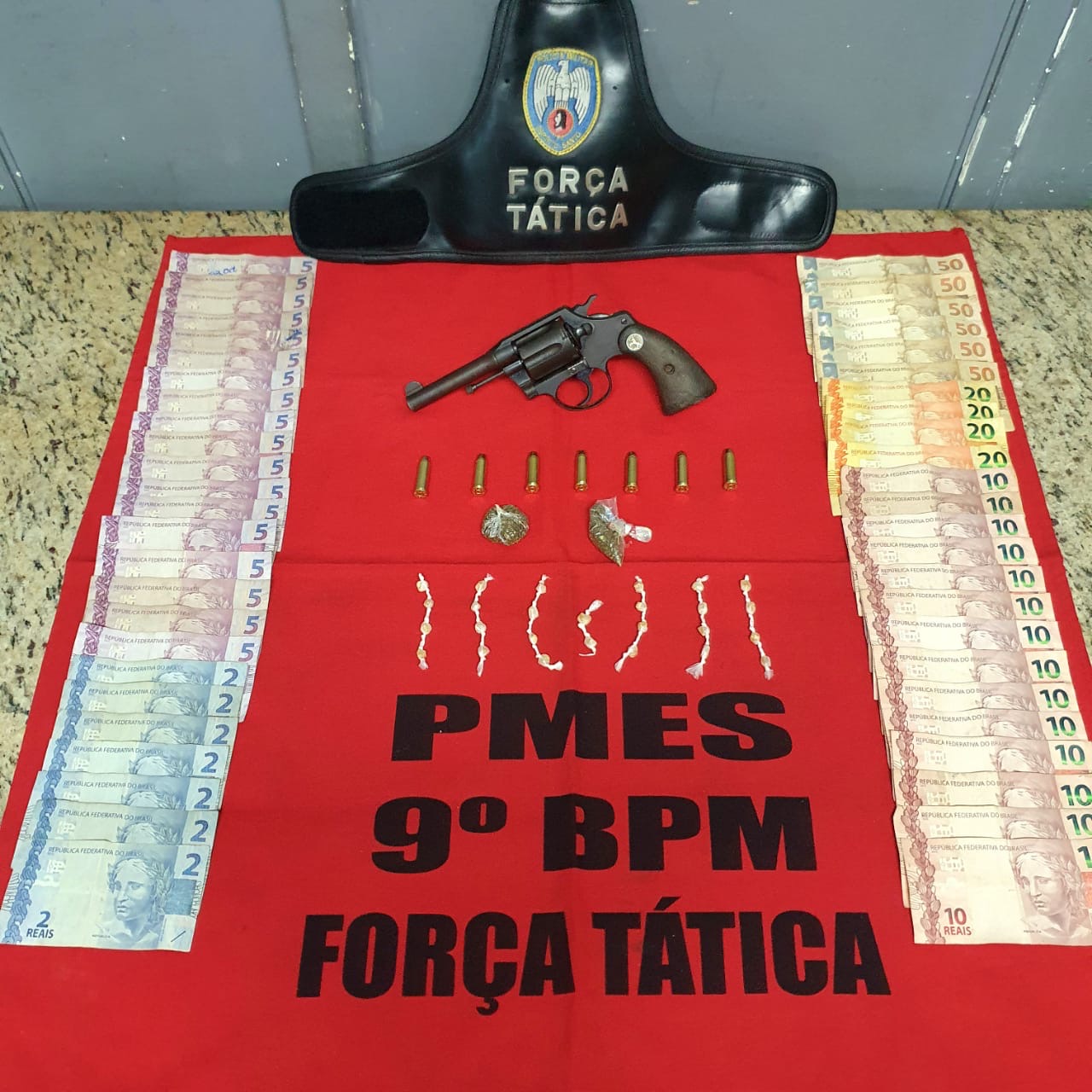 Pmes Policiais Militares Apreendem Arma E Drogas Em Cachoeiro