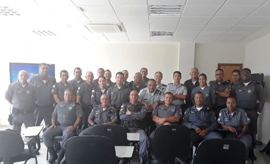 32 Comandante do 1º Batalhão recebe novos Sargentos