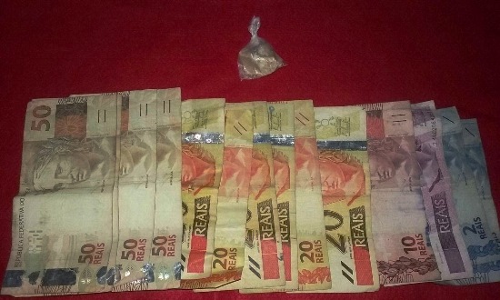 Droga apreendida com mulher em Alto Niteroi, Atílio Vivácqua