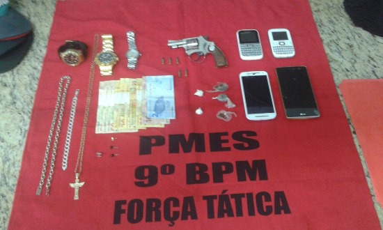 Gol branco deslocando para Conduru com 04 indivíduos