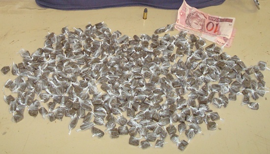 apreensão de drogas em baixo guandu edit