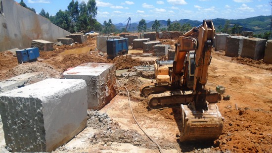 extração ilegal de granito em baixo guandu 2