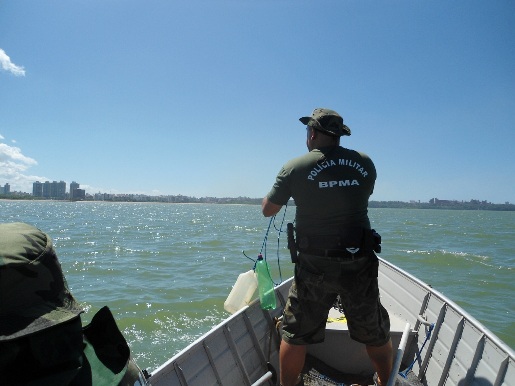fiscalização de pesca na praia de camburi (1)edit