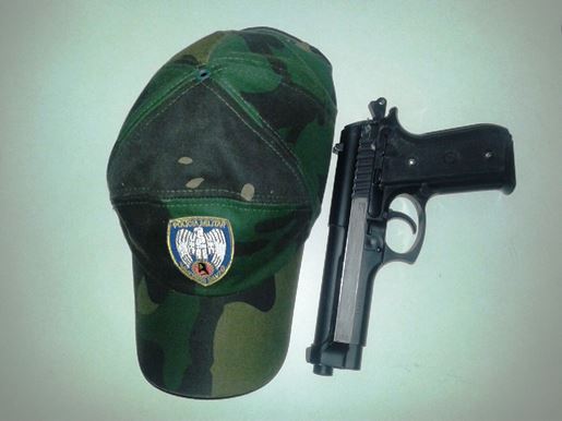 simulacro de pistola .40 apreendida com menores na praça do papa