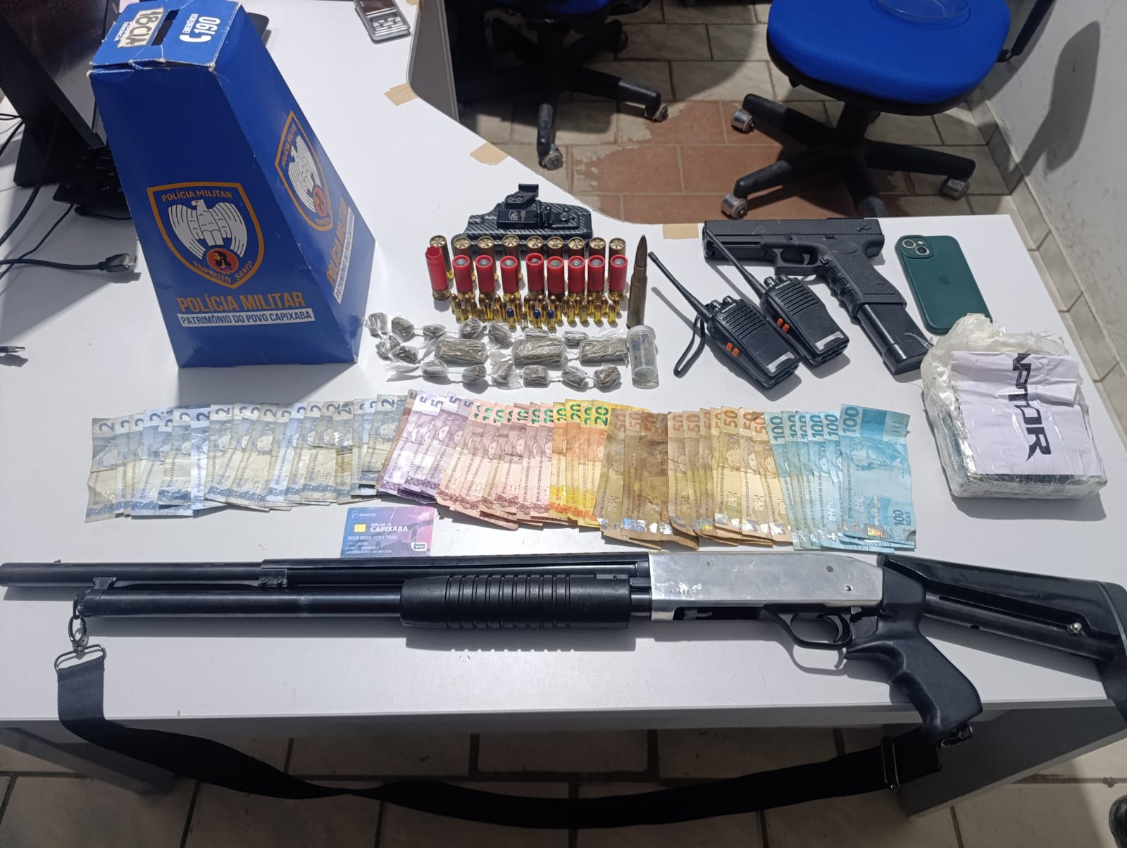 Foto Apreensão Release - 18ª Cia Ind apreende armas, munições e drogas em Jaguaré