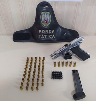 Arma e munições apreendidas no bairro Guaranhuns