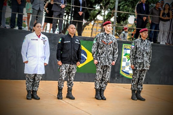 Sargento Júlio Cesar (D) foi classificado em 1º lugar no treinamento