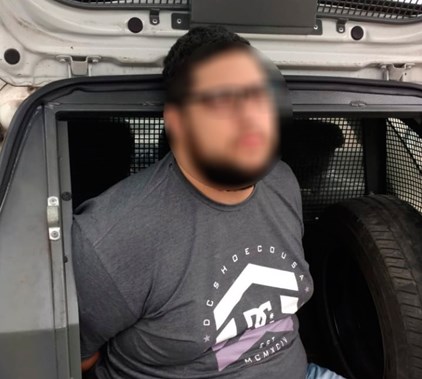 Chrystian Hebert Martins Romaria, vulgo "Gordo", estava com dois mandados de prisão, um deles por homicídio