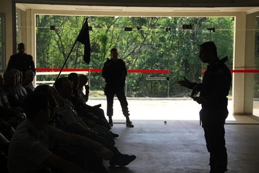 Comandante da Cimesp, Major Charles, discursando na aula inaugural do CDC