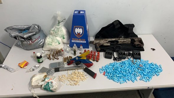 Material apreendido no Morro do Cabral
