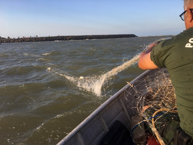 BPMA atuando para inibir a atividade de pesca predatória na região