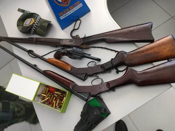 Materiais apreendidos durante o cumprimento de mandado de busca e apreensão