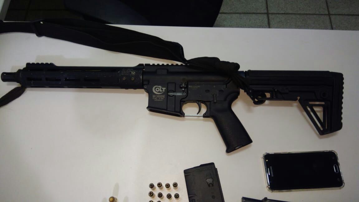 Fuzil Colt 5.56 apreendido durante a ação no Morro do Macaco