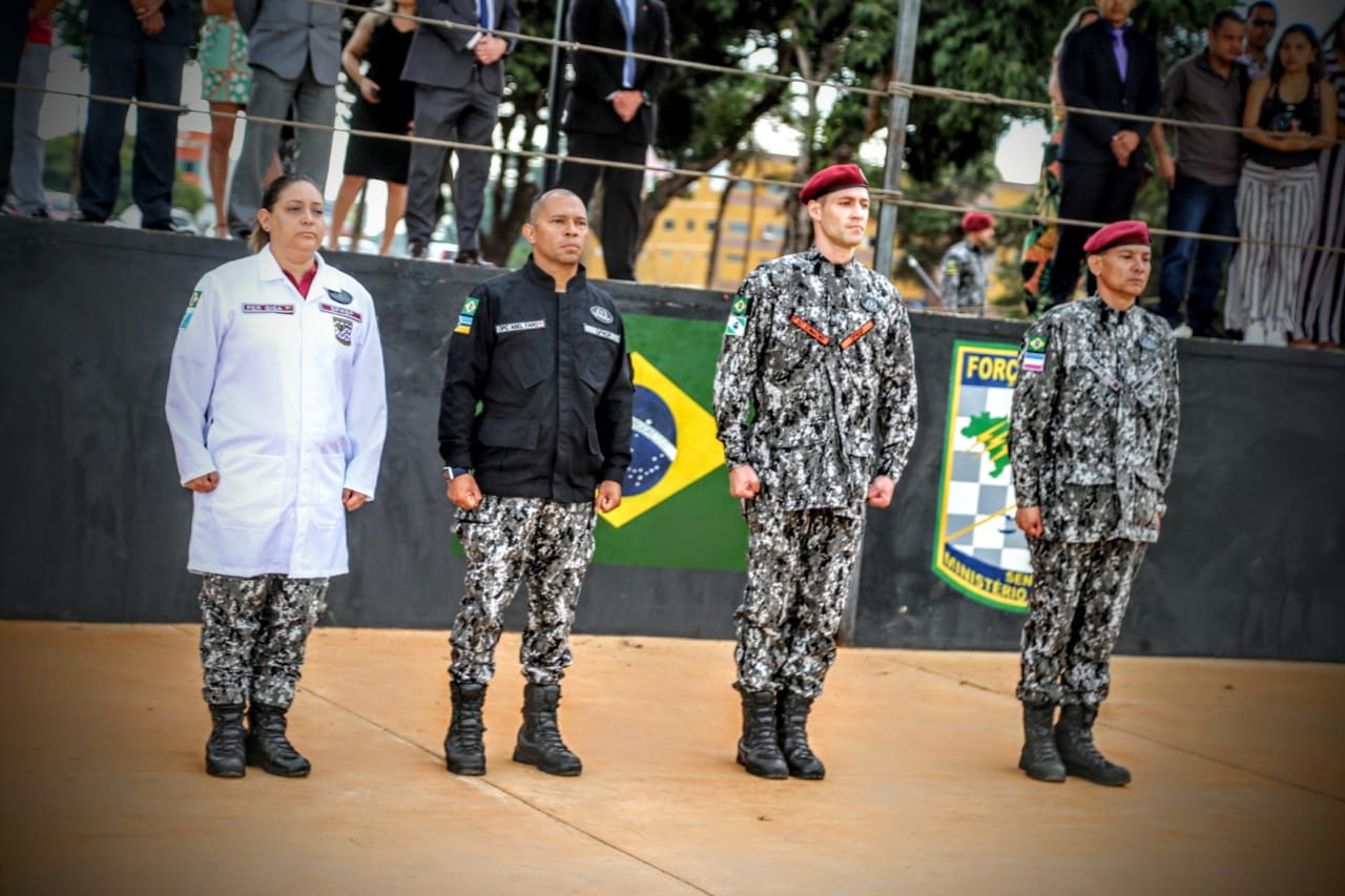 Sargento Júlio Cesar (D) foi classificado em 1º lugar no treinamento