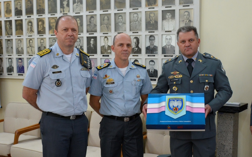 Coronel Marin (E), coronel Sartório e o tenente-coronel Tofanelli, da PMESP