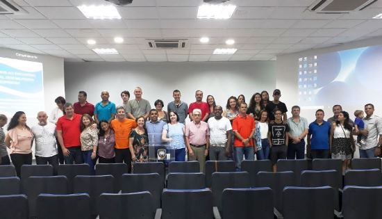 Militares e civis na palestra 