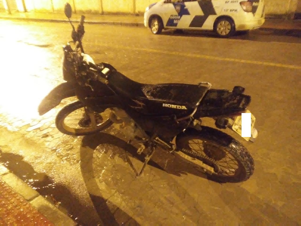 Motocicleta apreendida com o suspeito do roubo