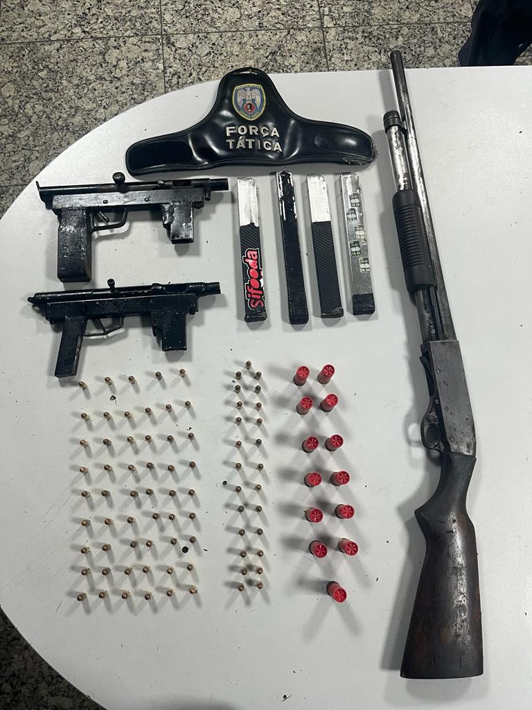 1º BPM apreende submetralhadoras, fuzil e duas pistolas neste final de semana
