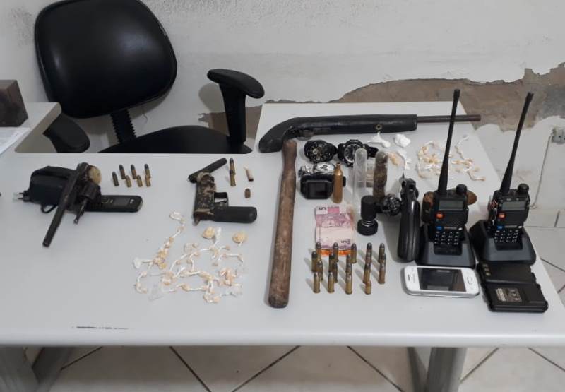 Materiais apreendidos na operação
