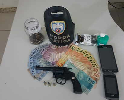 Material apreendido com uma adolescente de 17 anos